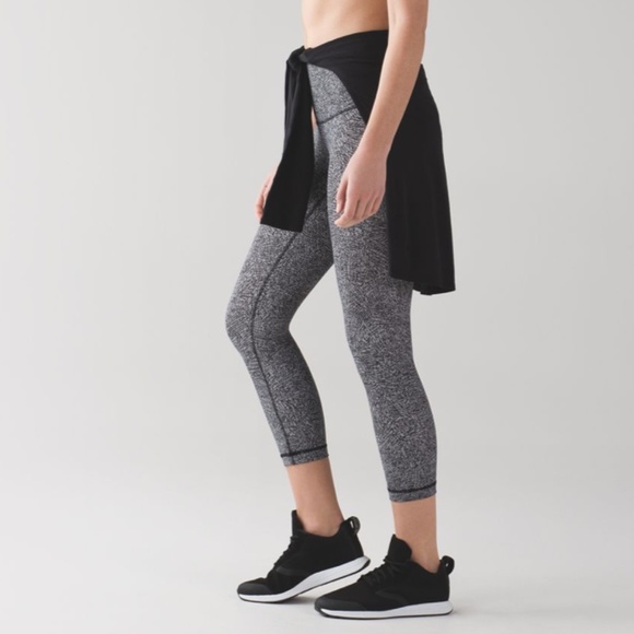 lululemon athletica Pants - Lululemon Wunder Under Crop (Hi-Rise) (21") - S8